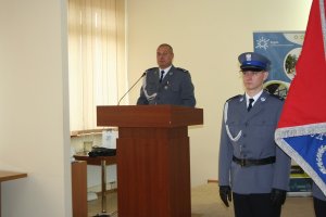 na mównicy przemawia komendant powiatowy policji w Rypinie
