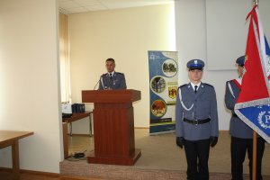 Na mównicy przemawia Komendant Wojewódzki Policji w Bydgoszczy